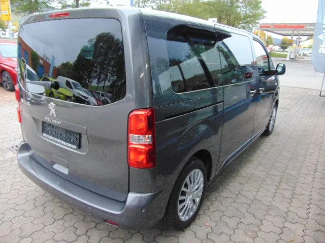 Peugeot Traveller