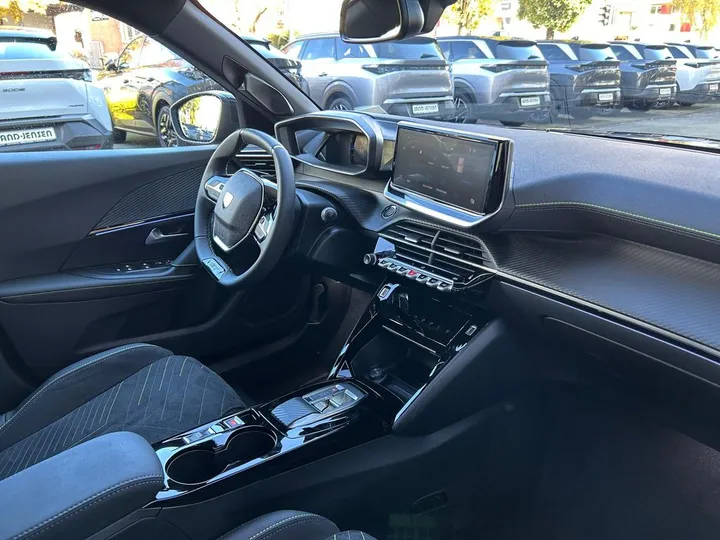 Peugeot e-2008