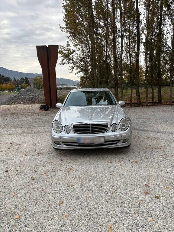 Mercedes-Benz E 220