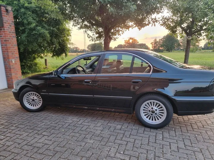 BMW 528