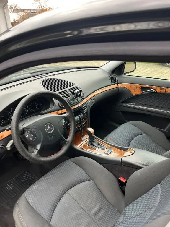 Mercedes-Benz E 320
