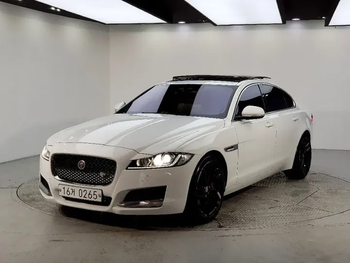 Jaguar XF