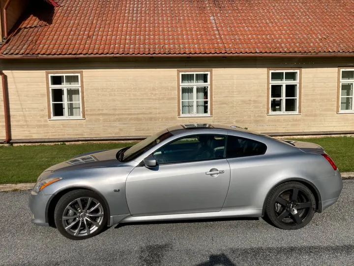 Infiniti G37