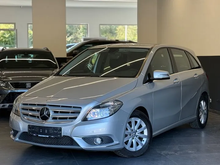 Mercedes-Benz B 180