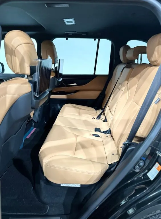 Lexus LX 700