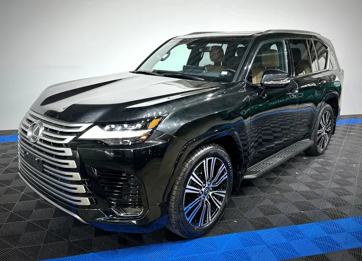 Lexus LX 700