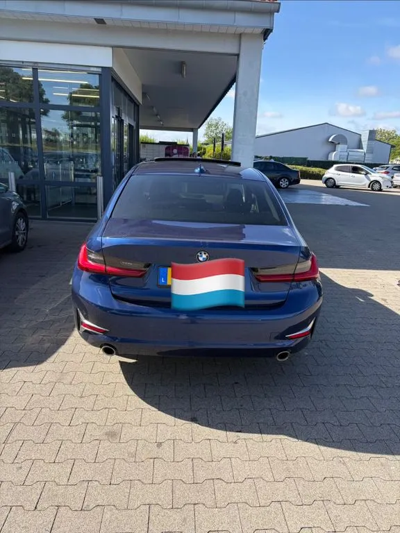 BMW 330