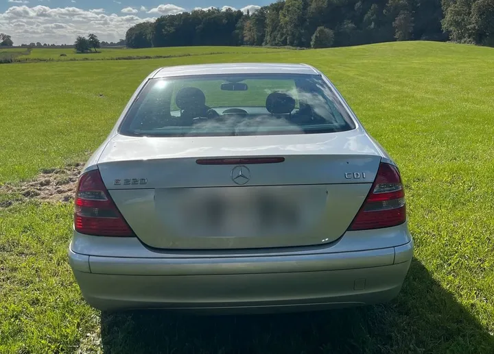 Mercedes-Benz E 220