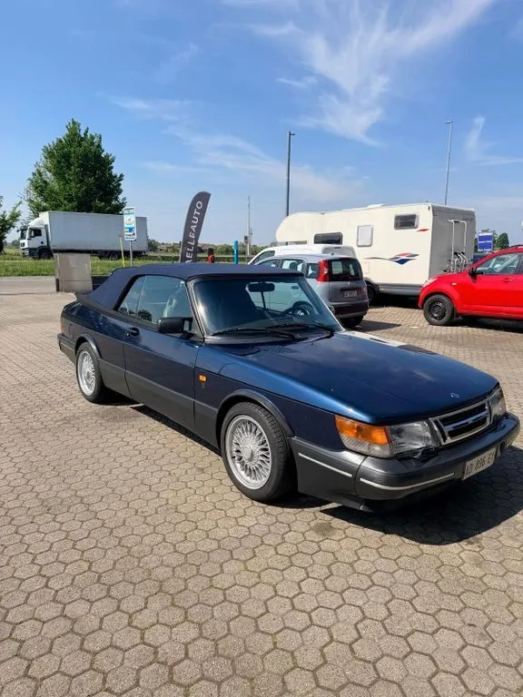 Saab 900