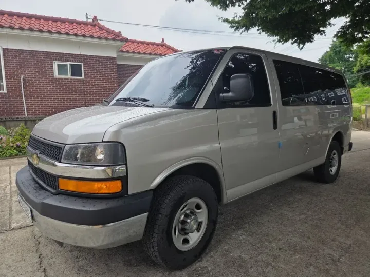 Chevrolet Express Van