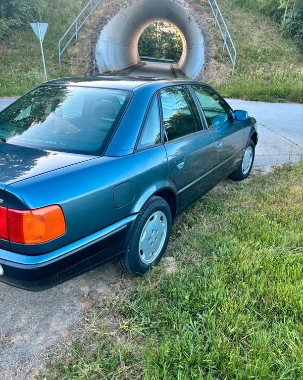 Audi 100