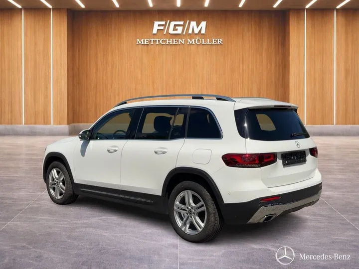 Mercedes-Benz GLB 220