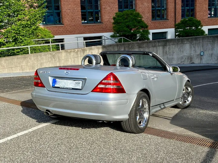 Mercedes-Benz SLK 320