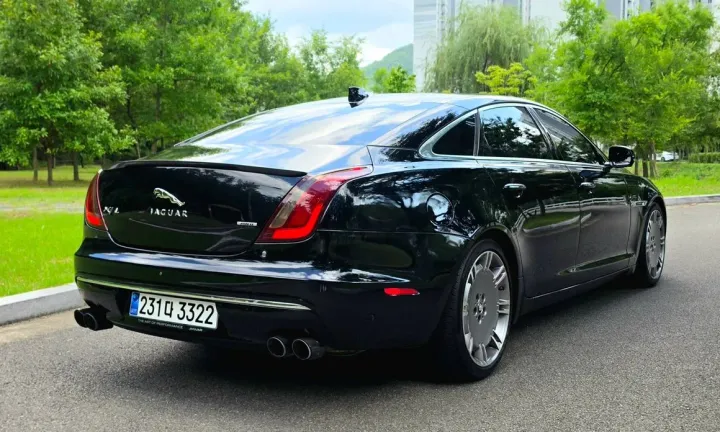 Jaguar XJ