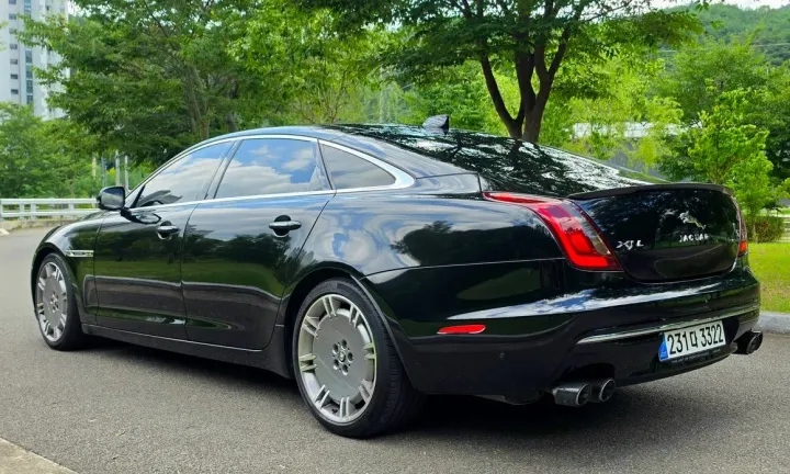 Jaguar XJ