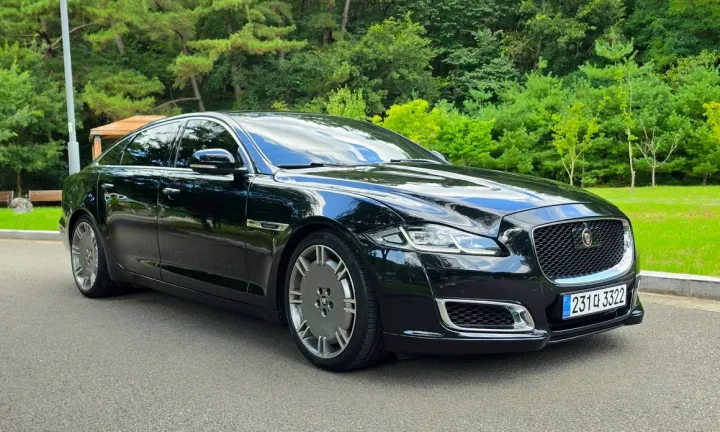 Jaguar XJ
