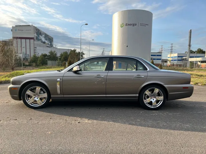 Jaguar XJ8
