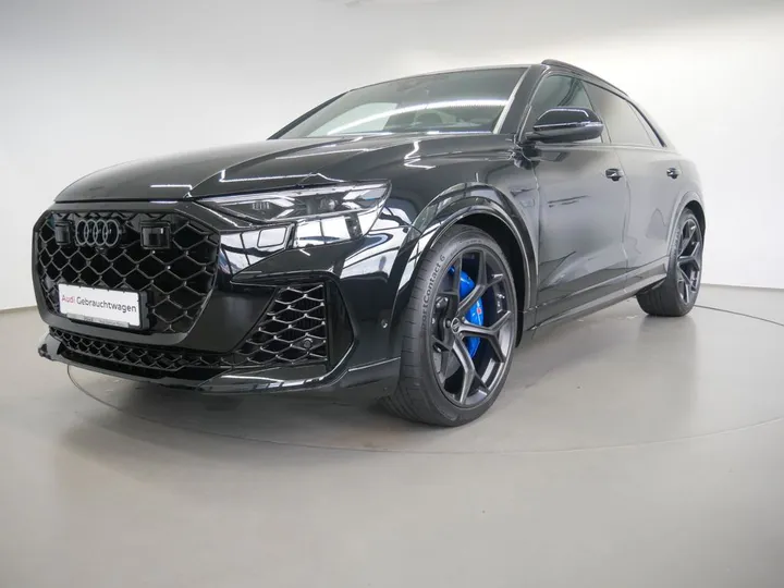 Audi RSQ8