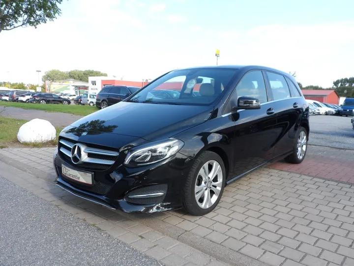 Mercedes-Benz B 180