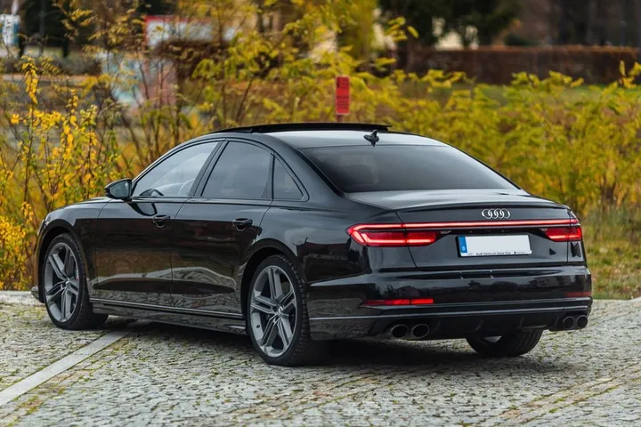 Audi S8
