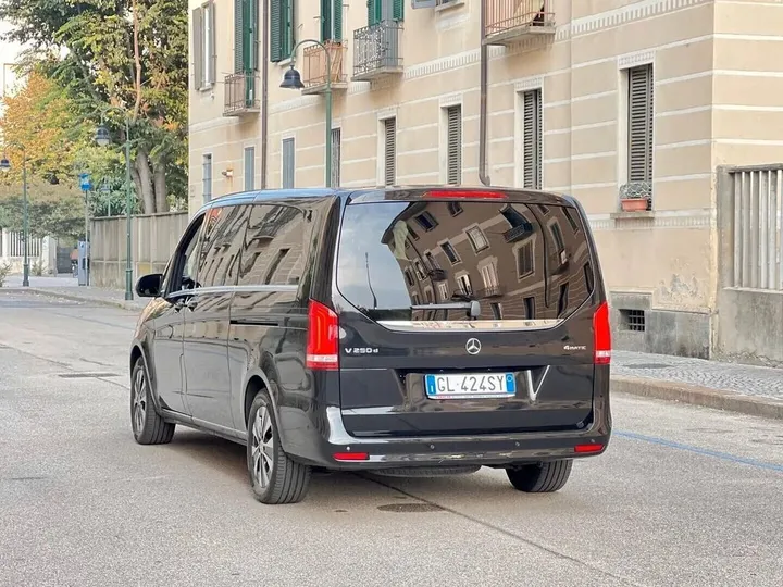 Mercedes-Benz V 250
