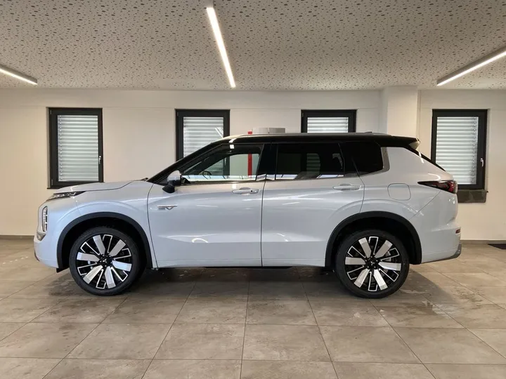 Mitsubishi Plug-in Hybrid Outlander