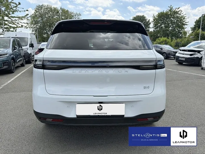 Leapmotor B10