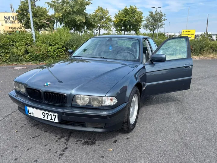 BMW 735