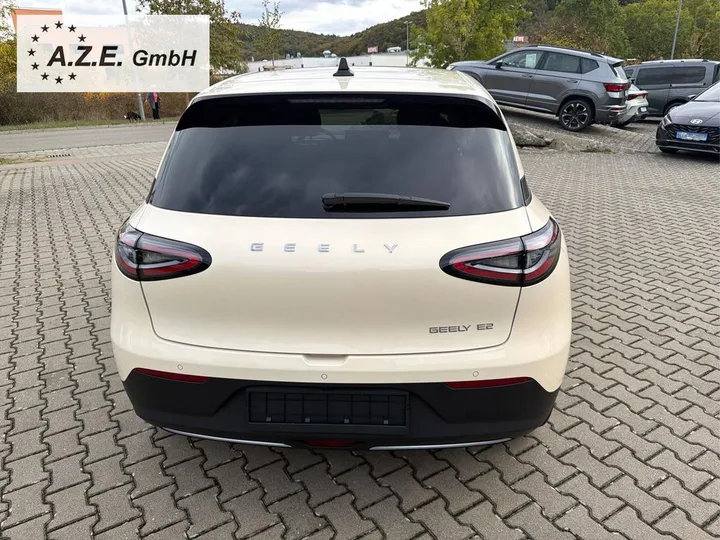 Geely E2