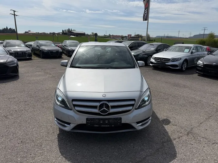Mercedes-Benz B 200
