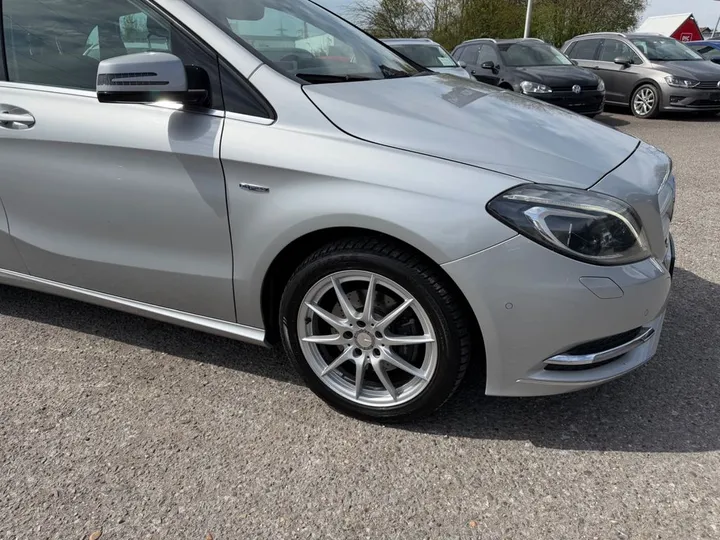 Mercedes-Benz B 200
