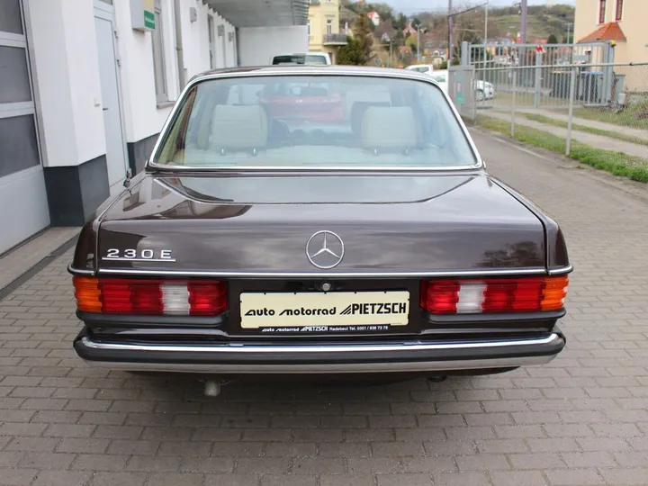 Mercedes-Benz 230