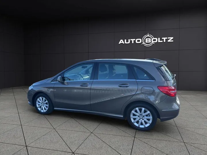 Mercedes-Benz B 200