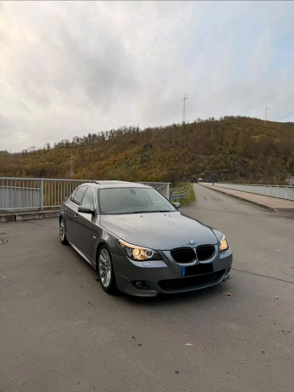 BMW 523