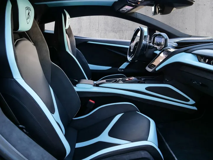 Lamborghini Revuelto