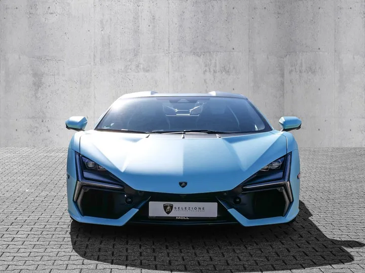 Lamborghini Revuelto