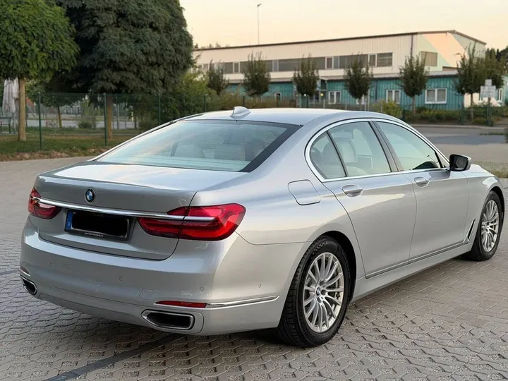 BMW 740