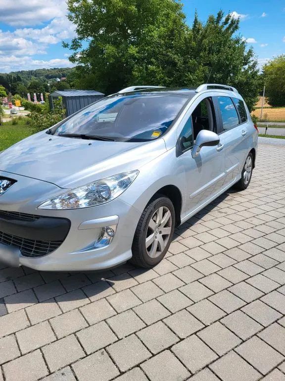 Peugeot e-308
