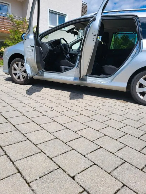Peugeot e-308