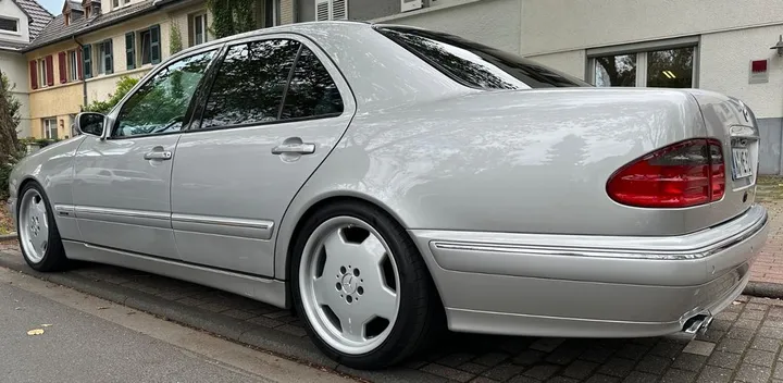 Mercedes-Benz E 320