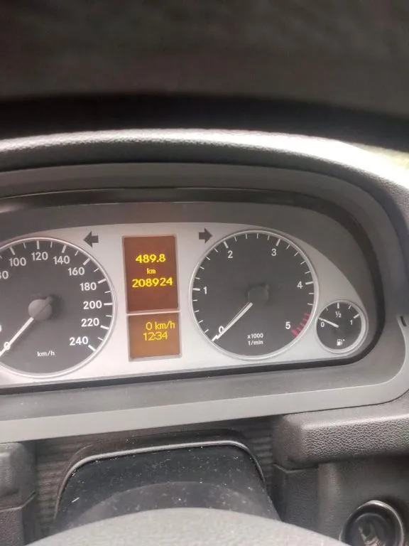 Mercedes-Benz B 180