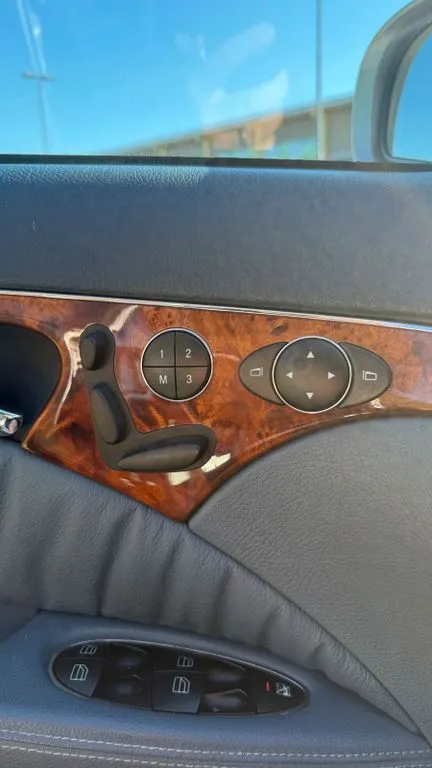 Mercedes-Benz E 320