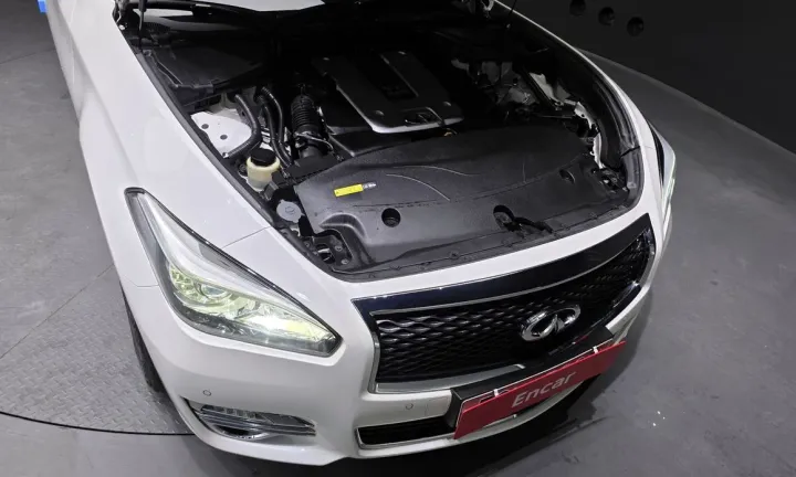 Infiniti Q70