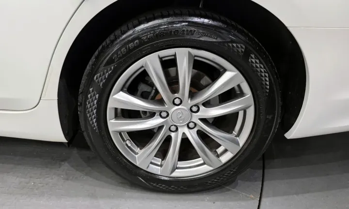 Infiniti Q70