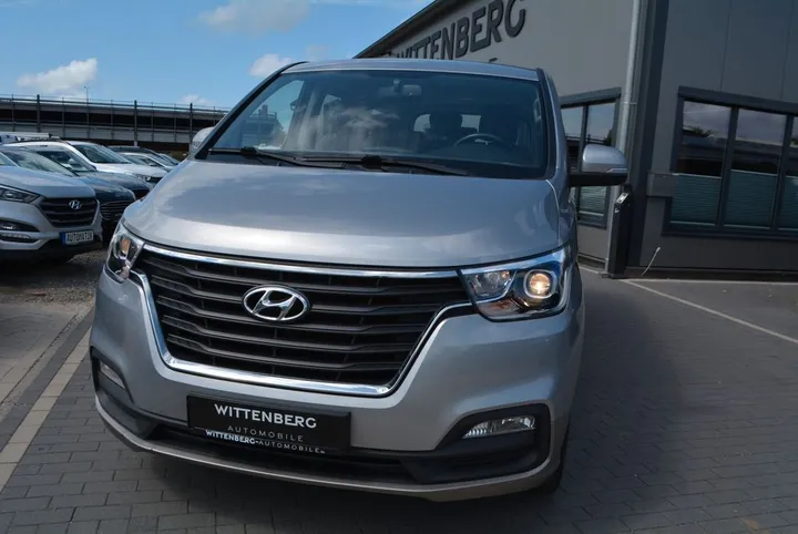 Hyundai H-1 Starex