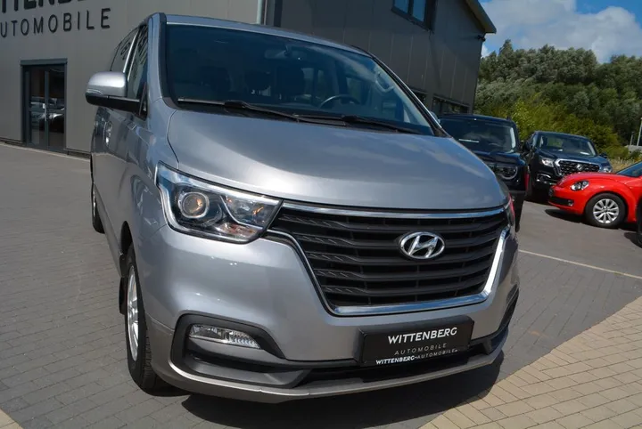 Hyundai H-1 Starex