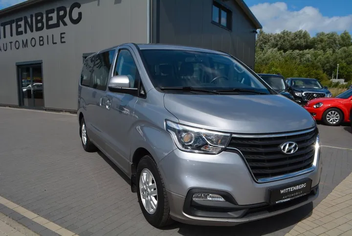 Hyundai H-1 Starex