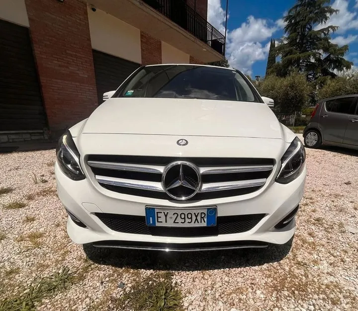 Mercedes-Benz B 180