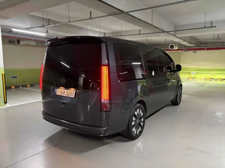 Hyundai Staria
