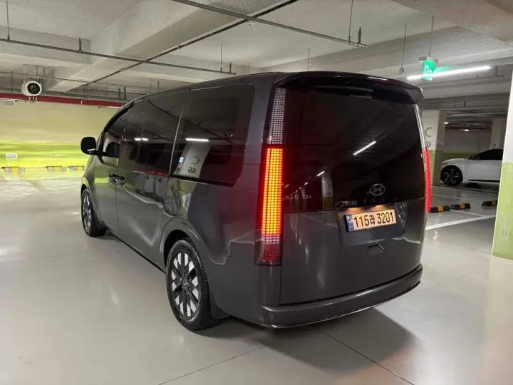 Hyundai Staria